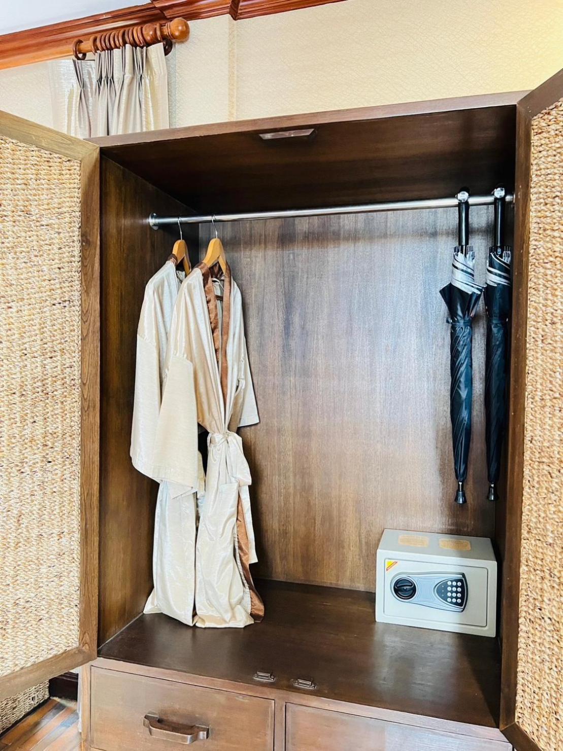Yotaka Boutique Hotel Bangkok Exteriör bild