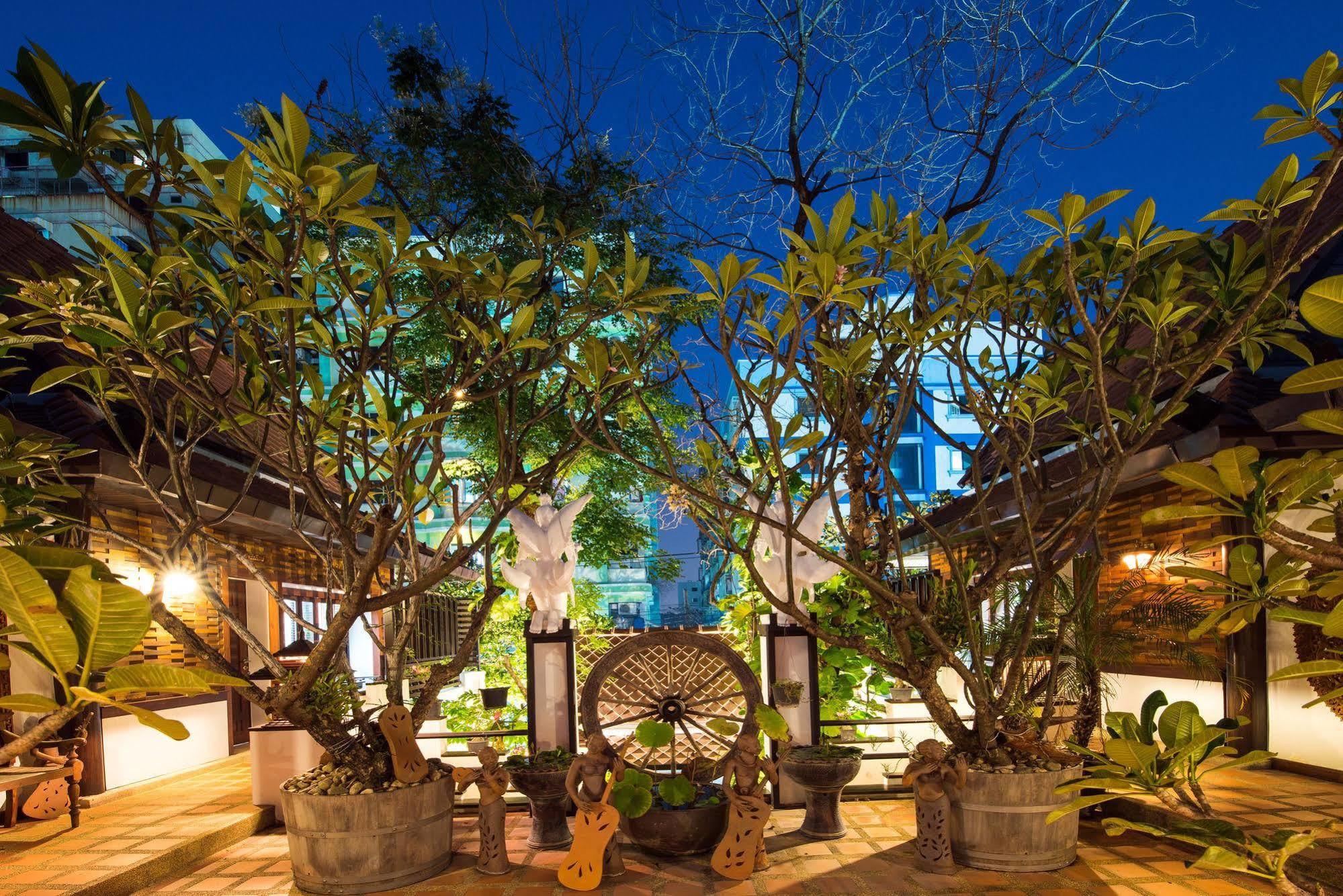 Yotaka Boutique Hotel Bangkok Exteriör bild